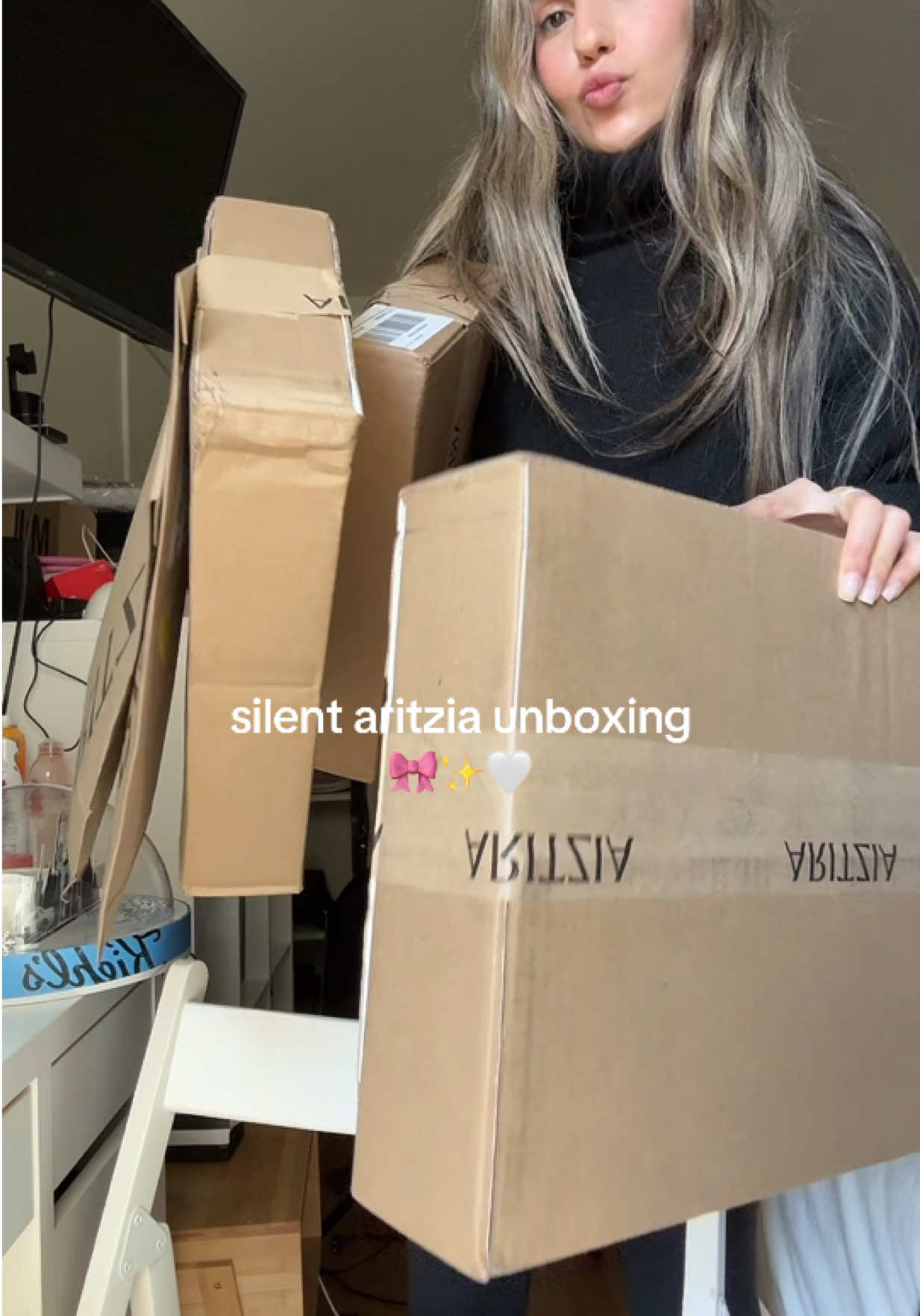 Aritzia unboxinggg. Let me know if you want a haul🫶🏼🎀 #aritziahaul 