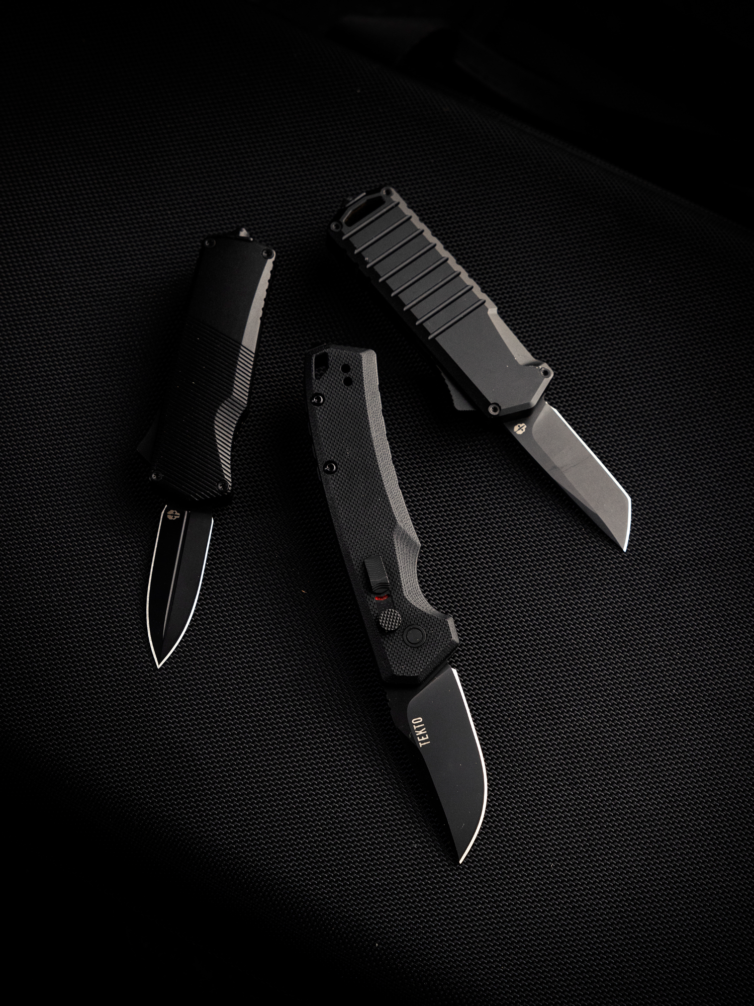 Meet the crew—A3 Delta Mini, A5 Spry Mini, and A2 Badger. Small autos, big attitude. Ready to handle whatever Monday throws your way. Gear up!#tektoknives #tekto #edc #everydaycarry #military #tactical #blade #folding #auto