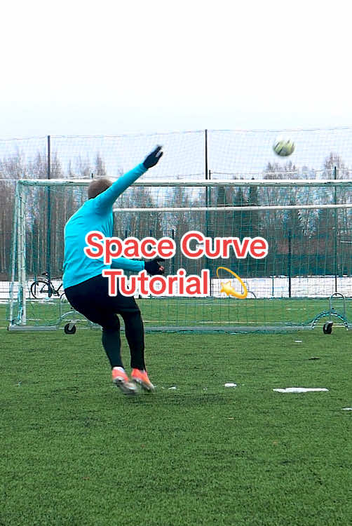 Curve or Knuckle free kicks❓⚽️🥶 #curve #football #freekick #messi #beckham 