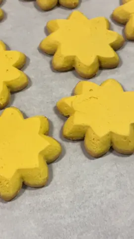 Buttercream dream 🧈☀️ #mrsfields #frostingtechnique 