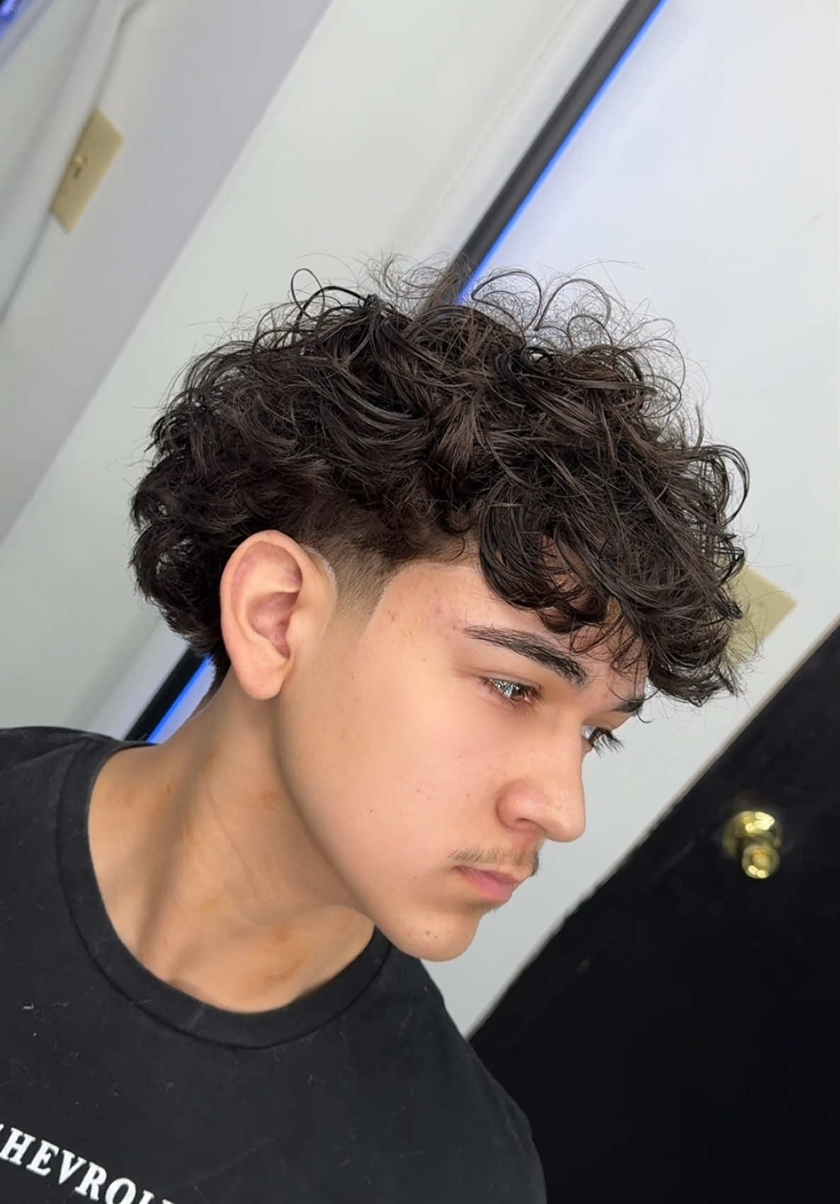 Brought him back to life! 😳🥶 He came in with super uneven hair! He left with a blowout low taper fade🤌🏽 📍EVERETT - SEATTLE WA, 🔗 click the link in my bio to book with me! #everettbarber #seattlebarber #bellinghambarber #tacomabarber #lowtaperfade #transformation #blowouttaper #texture #fringe #foryoupage #fyp #haircut #menshair #mensgrooming #barbertransformation