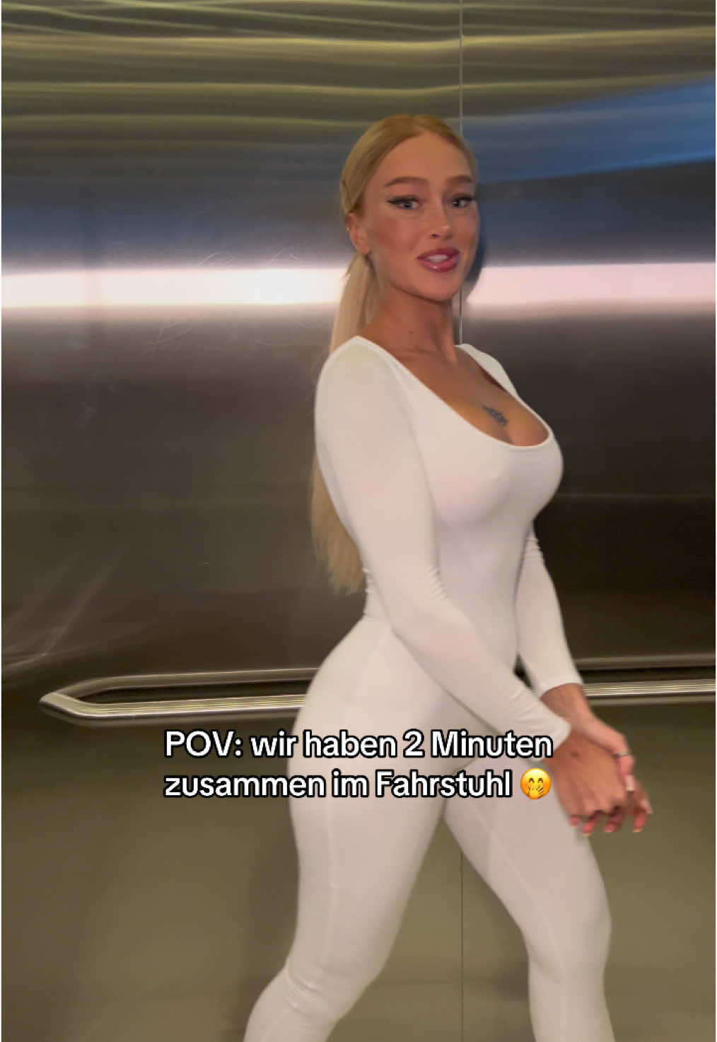Was würdest du tun? 😏 #fy #elevatorgirl #fyp 