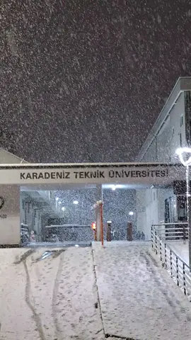 Beyaz sana çok yakışıyor 💙🤍 . . ...#kesfetteyiz #trabzon #ktü #karadeniztekniküniversitesi 