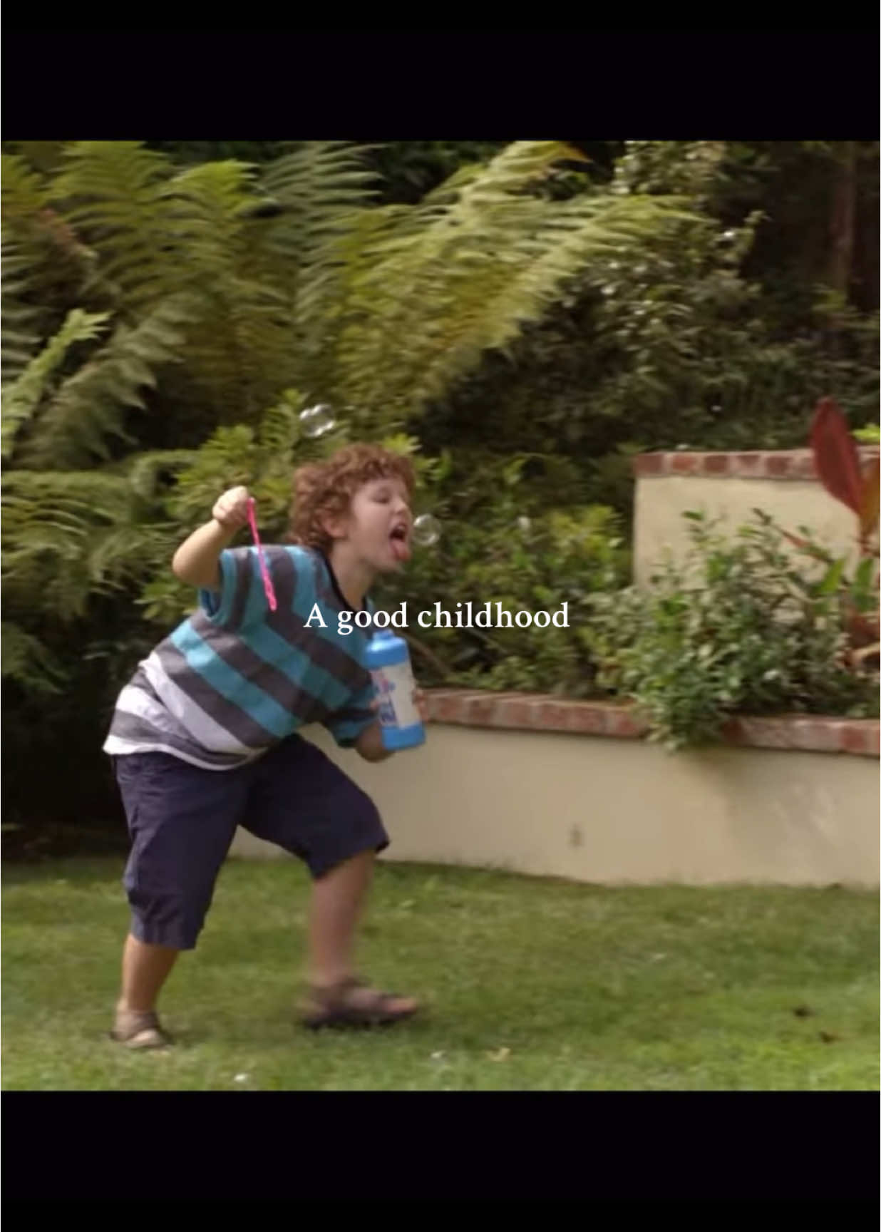 #SoCloseToWhat - sorry I want the frame but look rlly did have a nice childhood💗#modernfamily #fyp #viral #plsgoviral #editing #plsfollowifyouwouldntmindcauseimgoingtopostmorenow #tiktok #tt #2025 #audios #capcut #lukedunphy