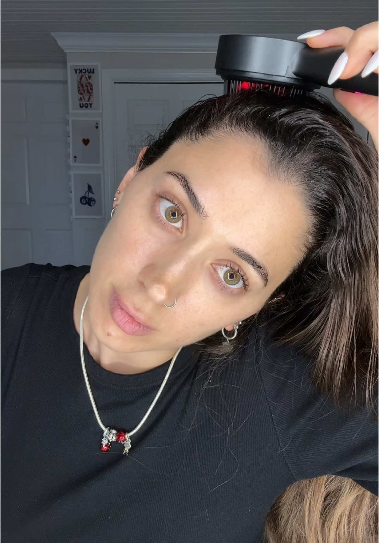 Mi mejor compra del 2025 sin dudas! Masajeador automático con luz led roja 🥰 #scalp #scalpcare #haircare #hairoil #hairtok 