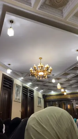 Majelis malam jum’at pembacaan maulid adhiyaulami bersama #ustadzahnabilaalhaddad #ustadzahamiraalhaddad #daarfatma #latepost 