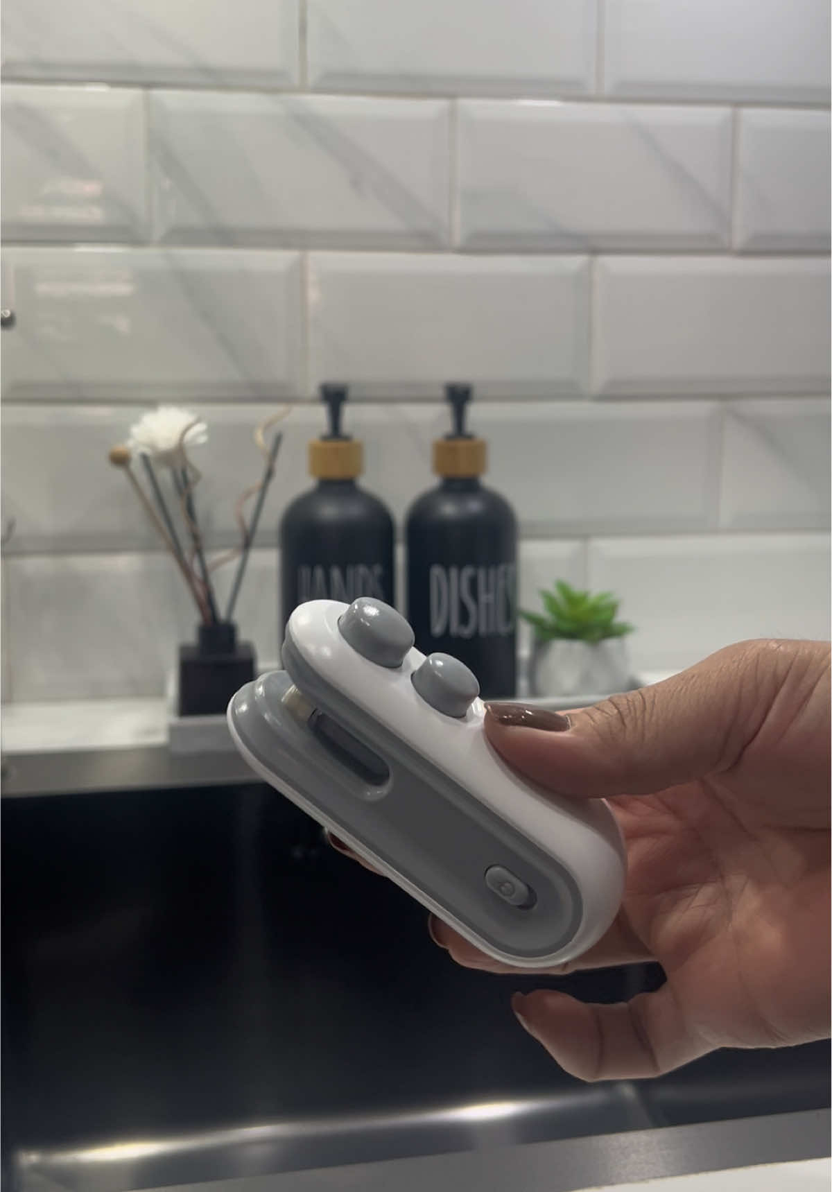 Portable mini sealer #portablesealer #minisealingmachine #sealer #minisealer #portableminisealer #tiktokshop 