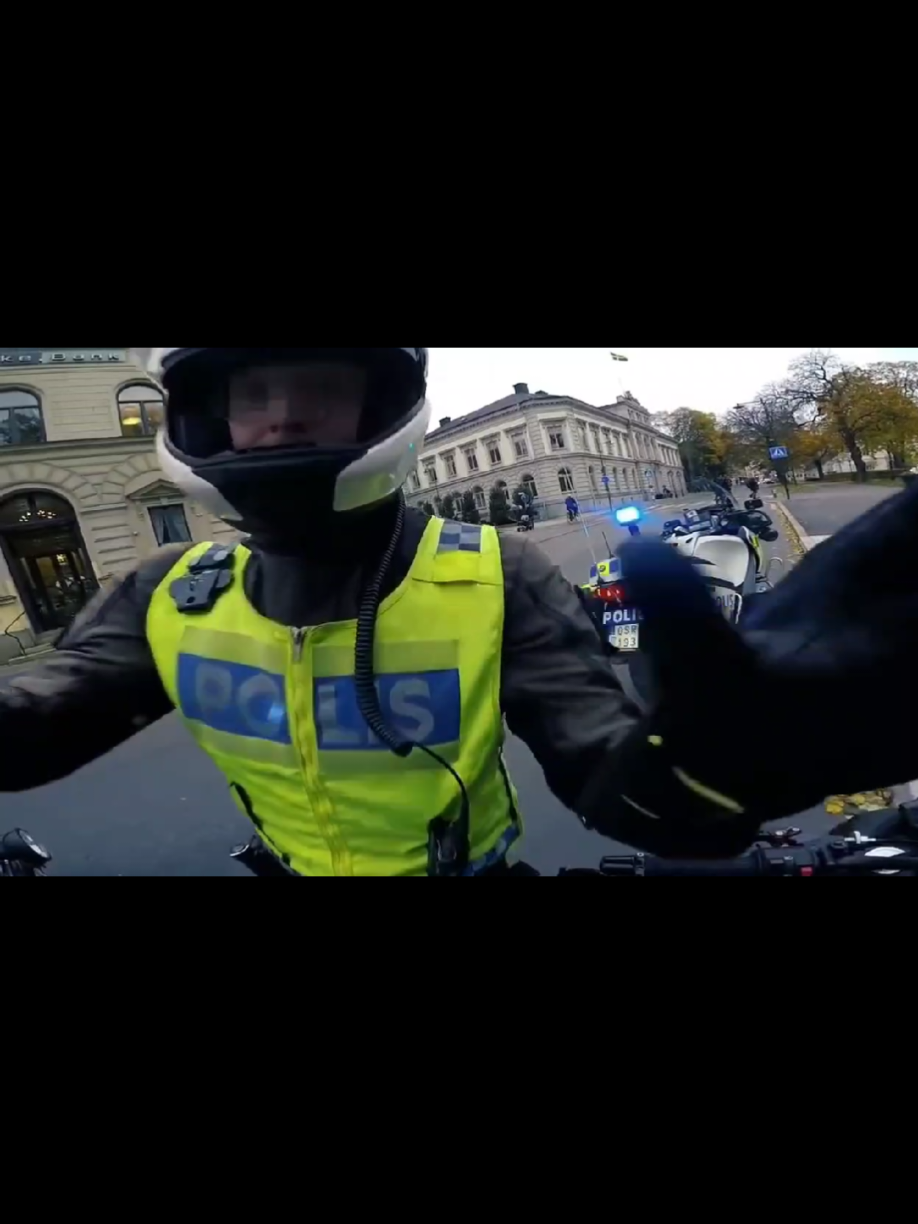 Grabben kör nog aldrig fort igen😂 #fördig #polis #fyp #sweden #sverige #police #aggresiv #mc #bike 