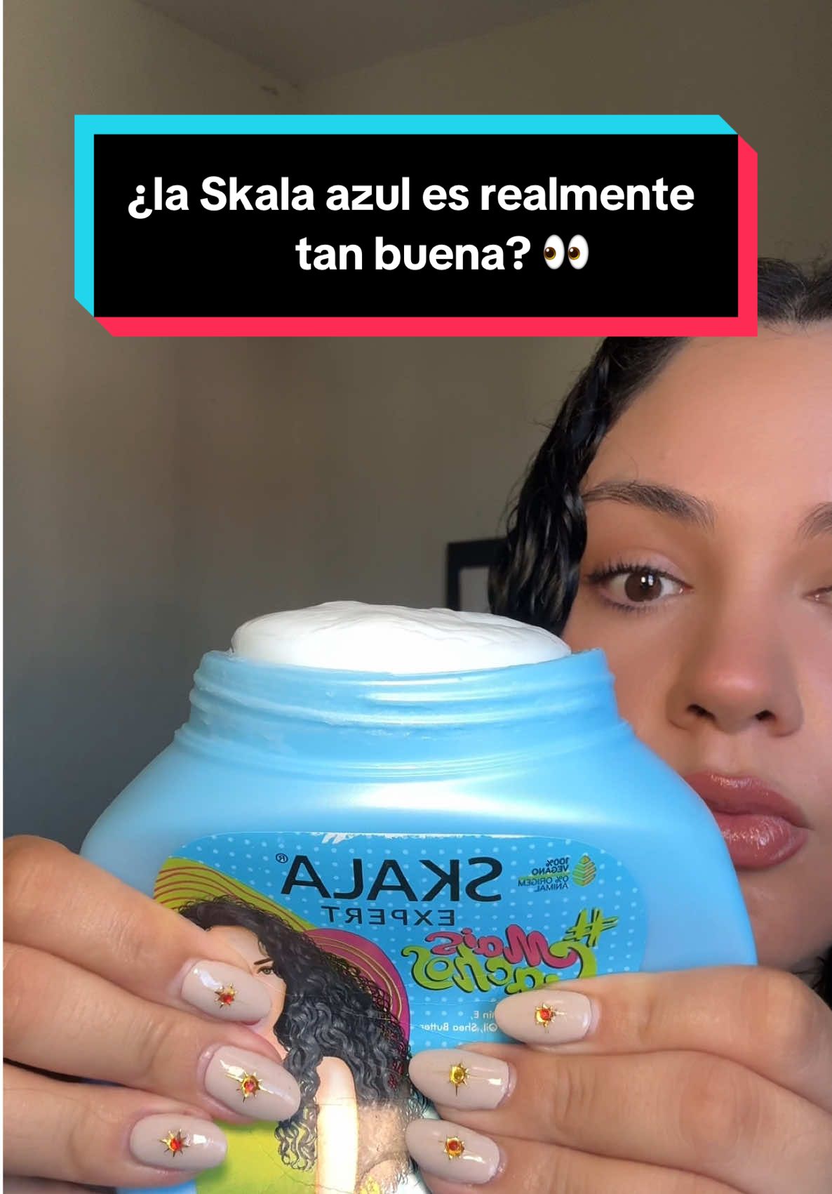 A veces los productos súper virales me hacen dudar si realmente funcionarán, pero tenía ganas de probar la #Skala azul y no me decepcionó. @Skala Cosméticos  #CurlyHair #curls #productospararizos #CuidadoDeRizos #CurlyHair #rizosnaturales #rizosdefinidos #rutinaderizos 