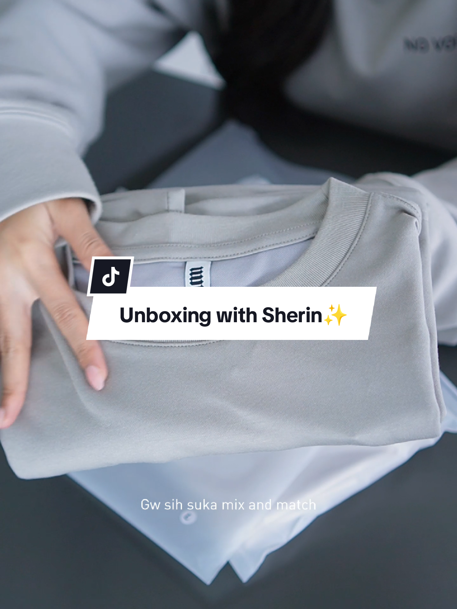 Dari beberapa item yang Sherin unboxing, mana item favoritmu? komen dibawah! #Novoidminds #Aezy #Tshirt #Kaos #Hoodie #Regularfit #Sweatshirt #Outfit #Styling #Outfitideas #Fashion #RamadanEkstraSeru #Ramadan #Ramadan2025 