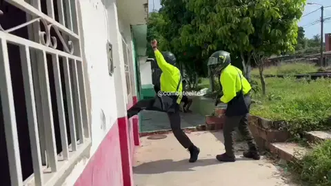 Policía Nacional 🇨🇴  #policiadecolombia #comandos  #ejercitodecolombia #fypシ゚  #paratiiiiiiiiiiiiiiiiiiiiiiiiiiiiiii #specialforces #fuerzasespeciales  #operation #captura #seguidores  #policecar #policia #seguidores  #colombia #foryour 