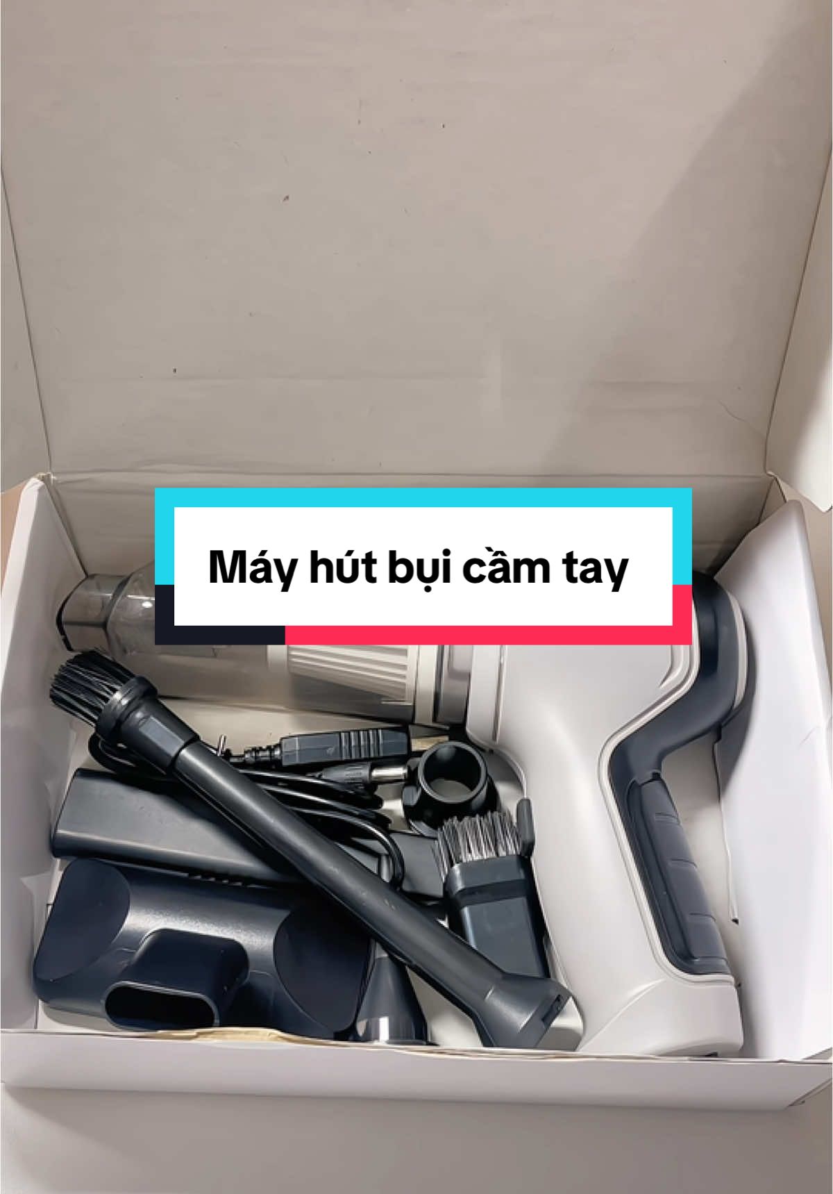 Máy hút bụi nhỏ gọn cầm tay , lực hút mạnh , hút ổn lắm nha mọi người tham khảo ạ #xuhuong #xuhuongtiktok #maybutbuicamtay #mayhutbuitamashio 