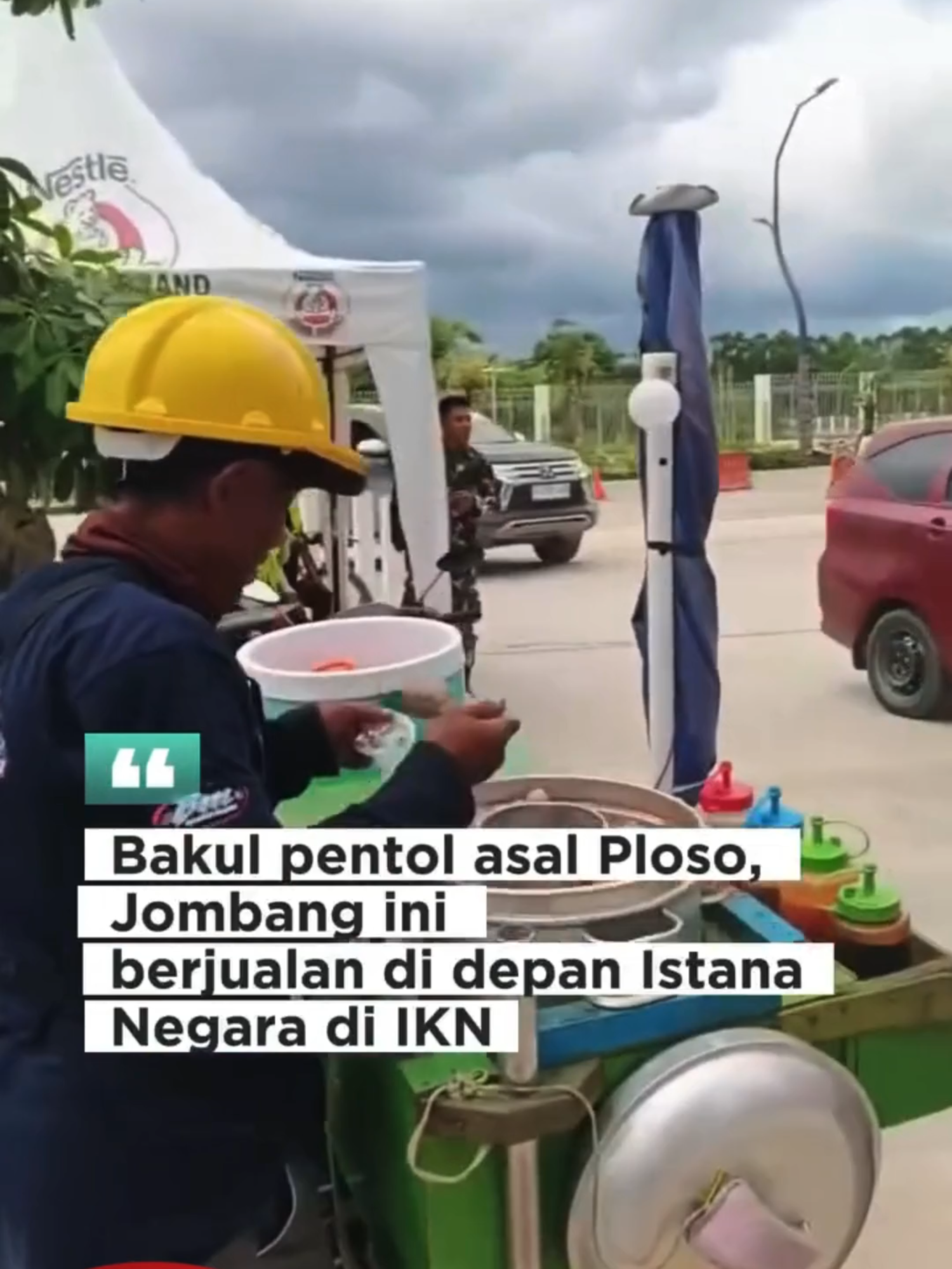 Wah ada gebrakan baru nih buat masyarakat Jombang! Warga Ploso Jombang yang satu ini berjualan pentol di Ibu Kota Nusantara Baru atau bisa disebut pentol IKN! Yok opo rek wong Jombang loh iki, inovatif sekali bukan? Sumber: @info_jombang  #infojombang #kuliner #kulinertiktok #jombang #jombangberiman #jombang24jam #jombangtiktok #jombangkuliner #jombangpride #jombanghits #wargajombang #kabarjombang #ikn #pentol #jajanantiktok #wow #keren #banggabuatanindonesia #jualan #online #satujombang #hebat #mantap #motivasihidup #kulinerindonesia #ploso #warsubi #pemkabjombang