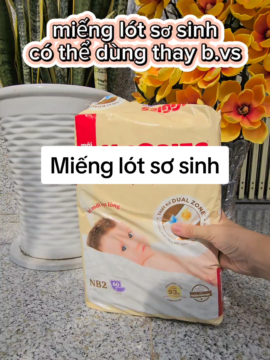 miêng lót sơ sinh bề mặt êm ái thấm hút tốt các Mom có thể dùng thay b.vs hàng ngày khá oke nha