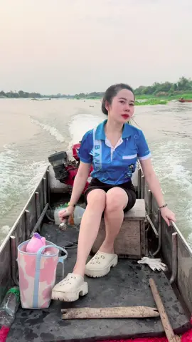 ขับเรือเป็นงูเลยค่ะ หลบผักนะคะพี่ๆ🥰 #บางปะอิน #อยุธยา 
