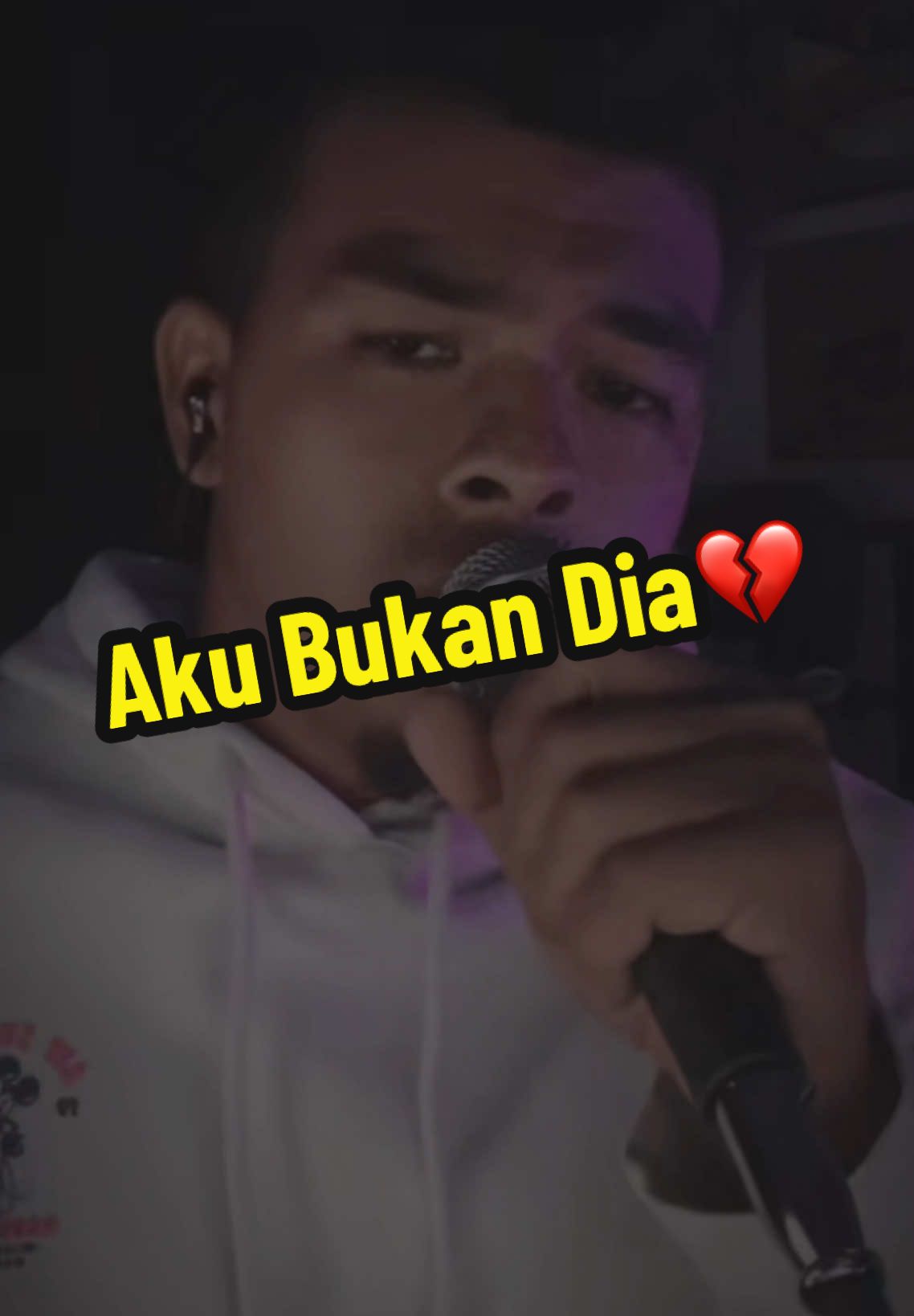 Jangan samakan aku dengan dia , aku bukan dirinya😌 lagu ni kan lagi fyp💔#fyp #fypシ #fypシ゚viral #akubukandia #andremastijan #galaubrutal @ANDRE 