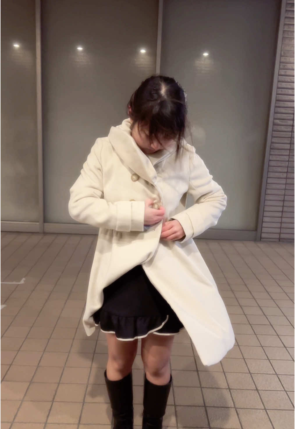 １個前の投稿の服が透けてしまっ（略…🥺） なので今回はコートを着てみました😎 お友達に撮ってもらったよ♡ #fyp #おすすめ #jc #透け透け注意#earthquake #jisoo 