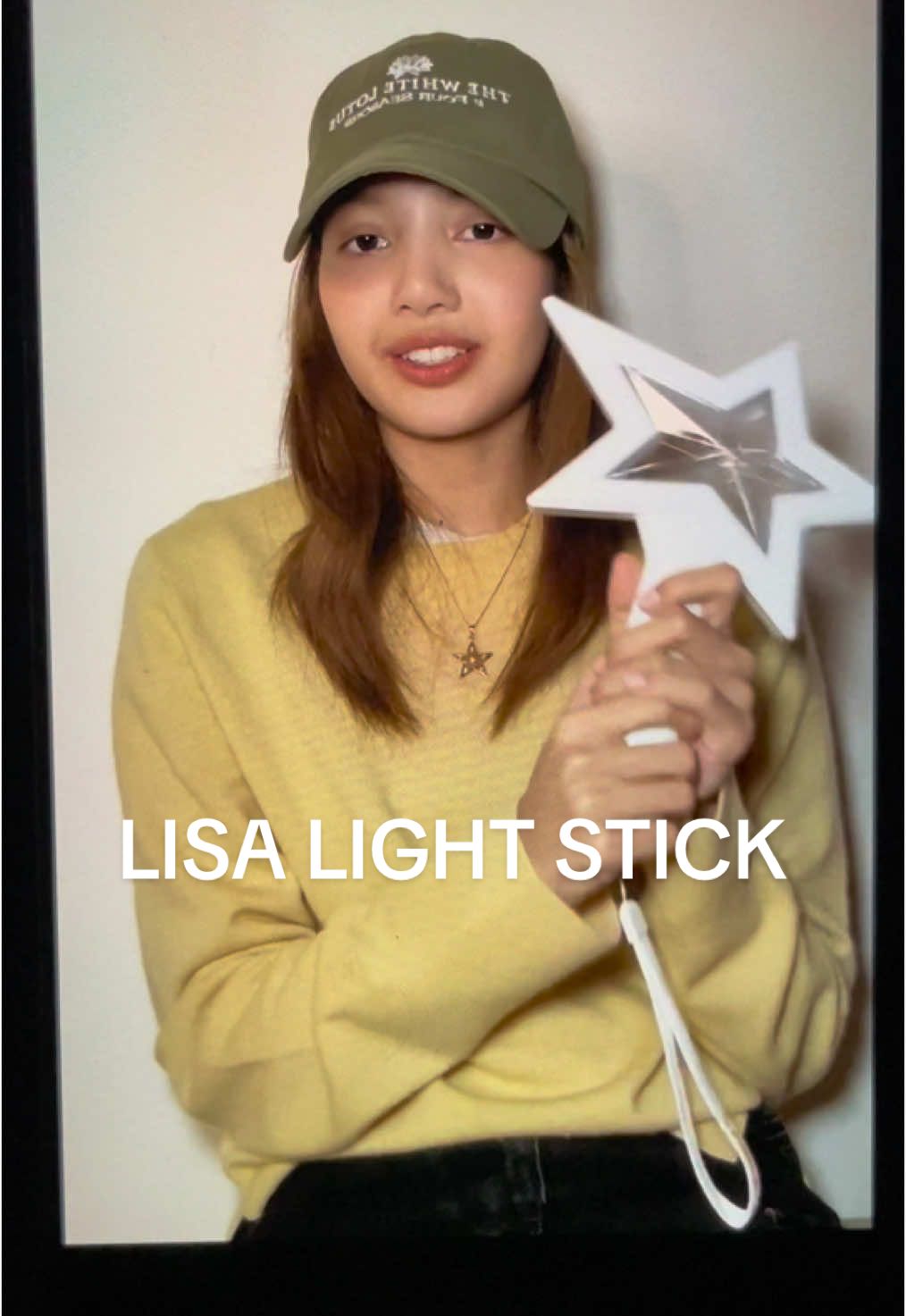 #LISA have our own LIGHT STICK. I can’t wait to get my hands on them #lalisa BUBBLE LIVE 2/25