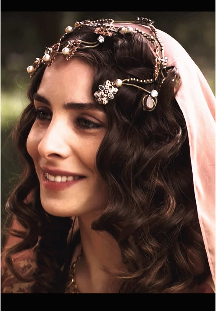 She is Aphrodite, the Goddess of Beauty?💗👑 #mahidevransultan #махидеврансултан #magnificentcentury #muhteşemyüzyıl #elsultan #sultana #beauty #rec #tik_tok #viral_video #fyp 
