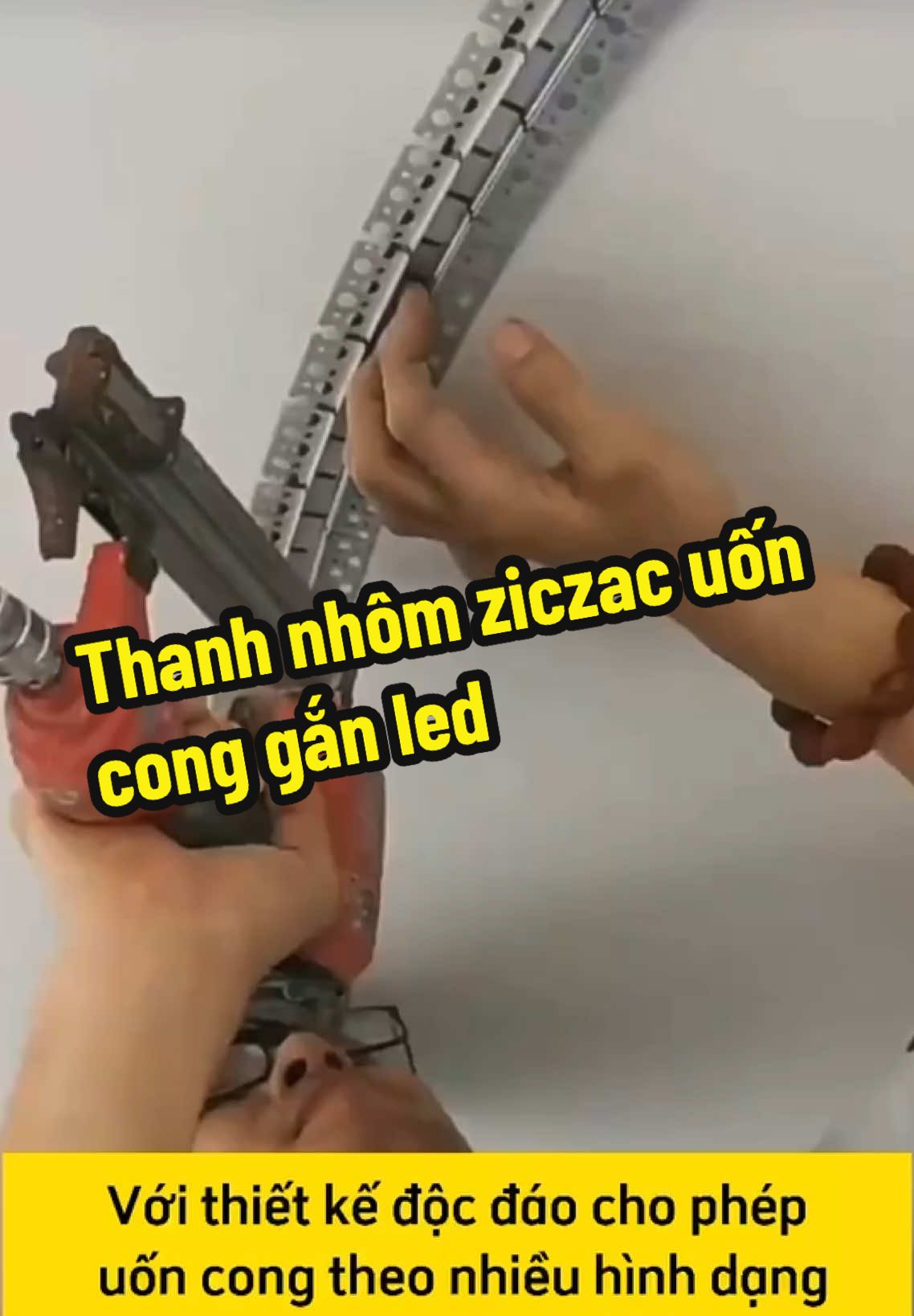 Thanh nhôm đèn led uốn cong tạo hiệu ứng ánh sáng độc đáo cho không gian! --------------------------------------------------------- ☎𝐓𝐇𝐎̂𝐍𝐆 𝐓𝐈𝐍 𝐋𝐈𝐄̂𝐍 𝐇𝐄̣̂: 🏢CÔNG TY TNHH VNCOTE VIỆT NAM  📍Hà Nội : Số 144 Đường Trần Vĩ- Mai Dịch - Cầu Giấy - Hà Nội.  📍TPHCM : Mạc Đỉnh Chi- An Bình- Biên Hòa - Đồng Nai 📞Hotline : 𝑴𝒔 𝑯𝒊𝒆̂̀𝒏 - không chín tám bốn hai bốn ba bốn năm sáu 