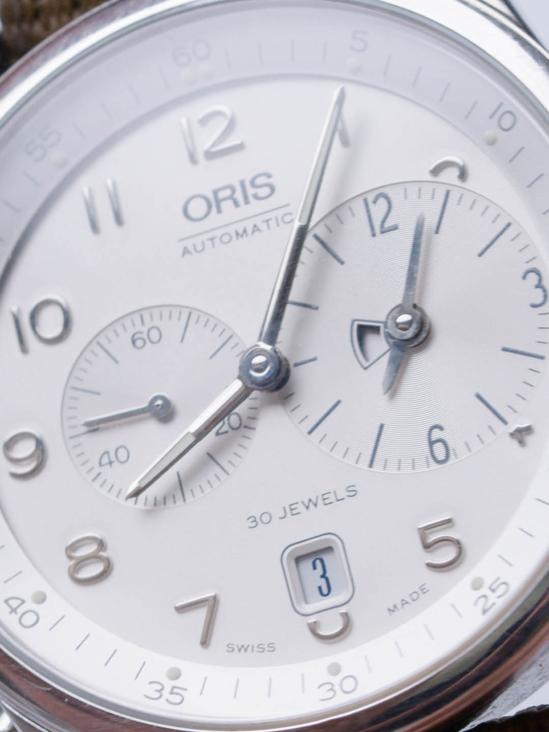 Oris XXL Worldtimer | Let’s go round (the world) again | No. 41 We made this watch with a purpose: to keep track of the time wherever its owner took it, and back at home, too. This one looked like it had done a few laps of the globe by the time it came back to us. Could the Oris Service Division get it ready to go again?   Model: XXL Worldtimer Ref. No. 01 690 7513 4061-07 1 20 71# watchrestoration #restoration #oris