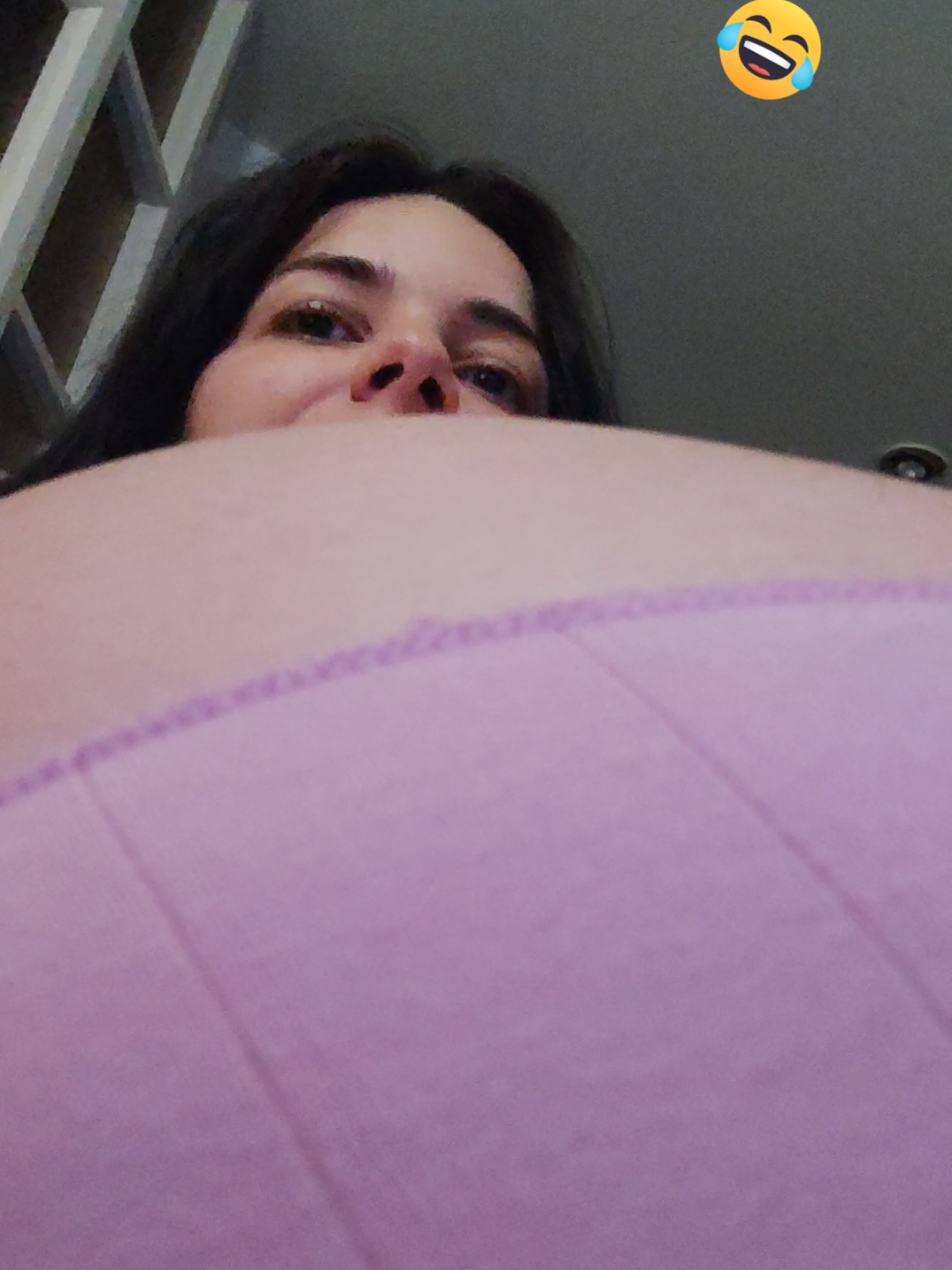 Hola! justo detrás de esta gran barriga estoy yo 🤣 #embarazada #pregnant #37semanas #bebeencamino #mamaprimeriza  #mamasdetiktok 