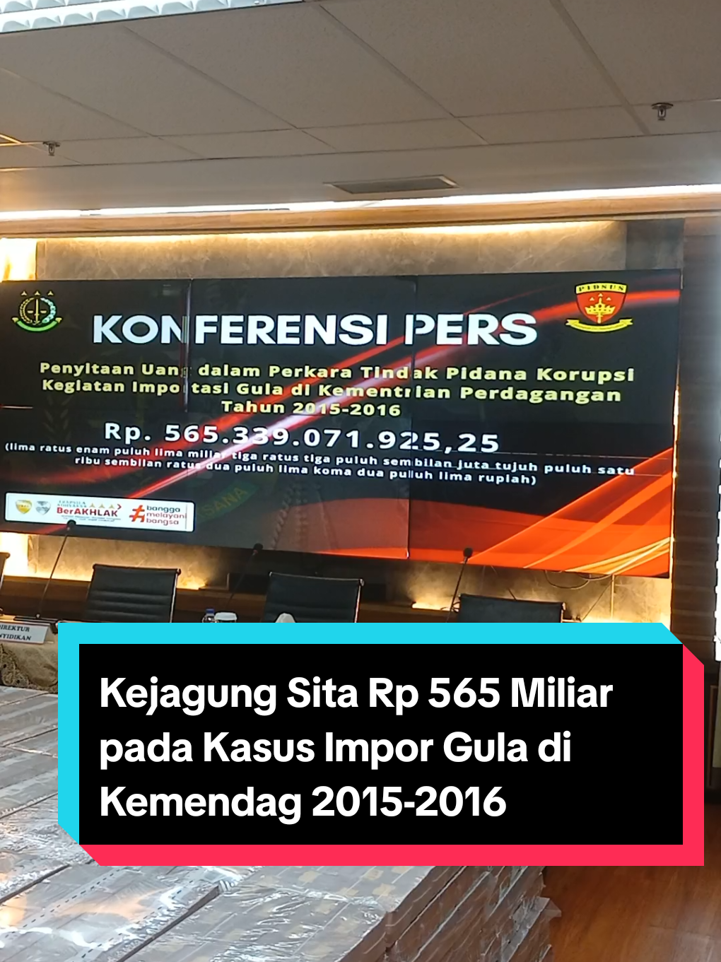 Tim penyidik Jaksa Agung Muda Bidang Tindak Pidana Khusus (Jampidsus) Kejaksaan Agung (Kejagung) RI menyita uang sebesar Rp 565.339.071.925,25 dalam kasus dugaan korupsi importasi gula di Kementerian Perdagangan (Kemendag) tahun 2015-2016. Direktur Penyidikan Kejagung, Abdul Qohar, menyampaikan bahwa penyitaan tersebut dilakukan sebagai bagian dari upaya pengembalian kerugian negara akibat kasus tersebut.  