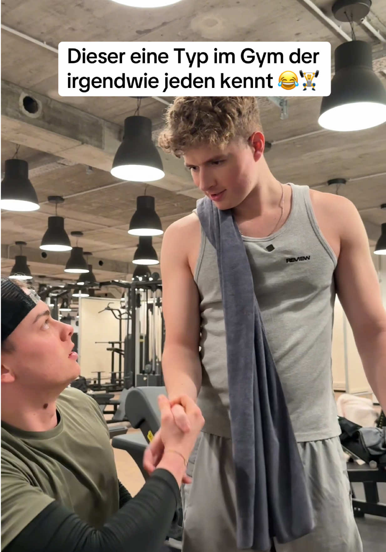 Die reden das ganze Training nur mit Leuten 😂 #gym #comedy 