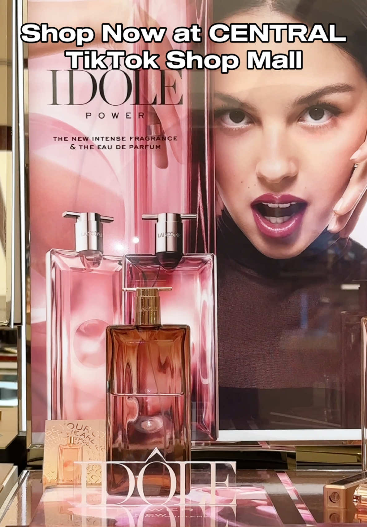 ✨ ปลุกพลังในตัวคุณด้วยน้ำหอมใหม่ใน IDOLE COLLECTION  กับ NEW! IDÔLE POWER EAU DE PARFUM INTENSE จากลังโคม ❤️‍🔥 โดดเด่นด้วย 3 กลิ่นโน้ตที่ผสานความเป็นวู้ดดี้และฟอรัลอย่างลงตัว 🍎POMAROSE กลิ่นแอปเปิ้ลเคลือบน้ำตาล ให้ความหอมหวานของผลไม้และดอกไม้อย่างน่าค้นหา 🌹DAMASCENA ROSE กลิ่นช่อดอกกุหลาบอันสดชื่นและอบอุ่น นิยามใหม่ของกลิ่นกุหลาบ MIDDLE NOTES เสริมสร้างเสน่ห์จากตัวตน 🪵CREAMY SANDALWOOD ปิดท้ายด้วยกลิ่นไม้แซนดัลอันเข้มข้นจากออสเตรเลียตะวันตก ให้กลิ่นไม้ปนครีมมี่อย่างทรงพลัง . #CentralDepartmentStore #CentralTikTokShopMall #ช้อปมั่นใจเลือกเซ็นทรัล #CentralAnywhereAnytime   #LANCOME #LANCOMETHAILAND #IDOLEPOWER