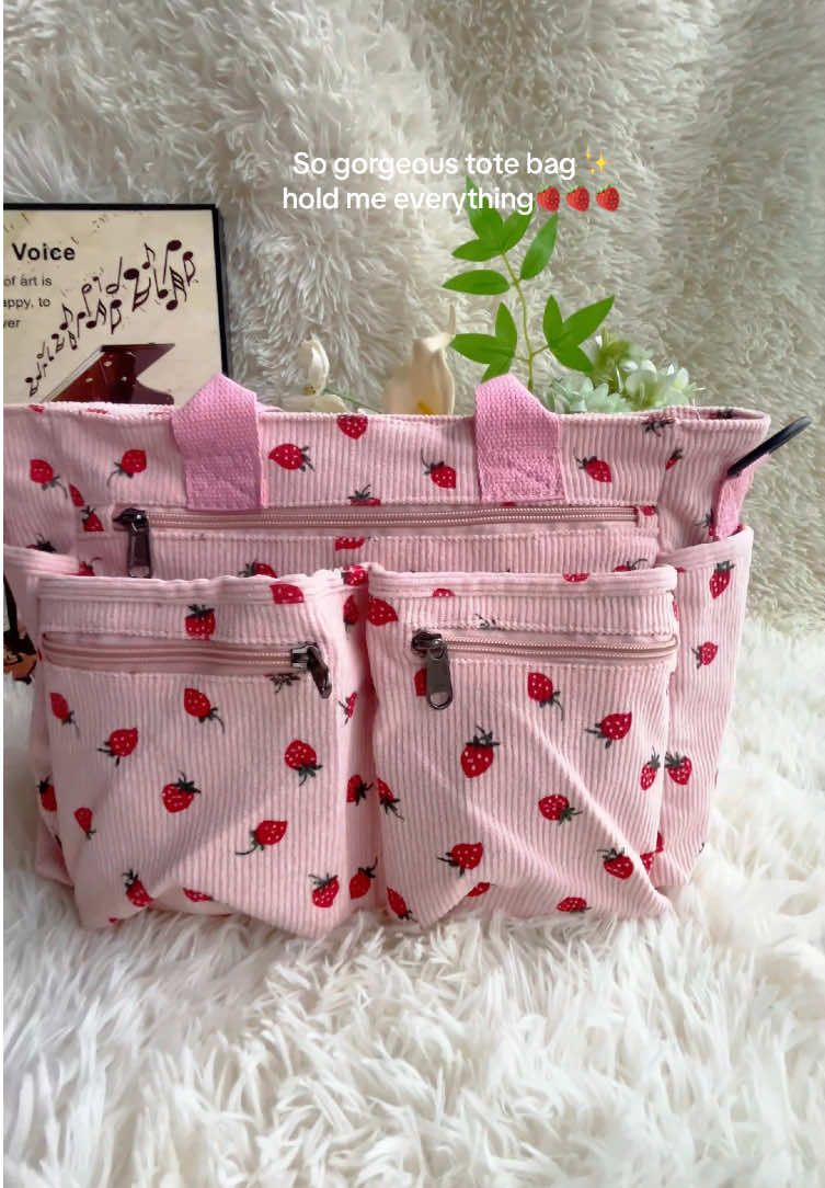 This bag has a whole lot of pockets , can hold all my things🍓🍓🍓#tiktokmademebuyit #totebag #schoolbag 