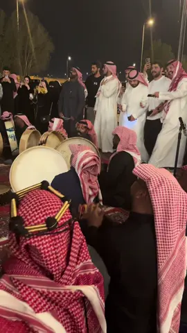 مشاركة فرقة الراية العرضة الدوسرية والسامري محل الدايل بمناسبة يوم التاسيس ..  #فرقة_الراية#فرقة_الراية_للفنون_الشعبية#العرضة_السعودية#سامري_#الرياض#اكسبلور#العرضة#العرضة_الدوسرية#موسم_الرياض#البوليفارد_وورلد#الدايل#التاسيس#