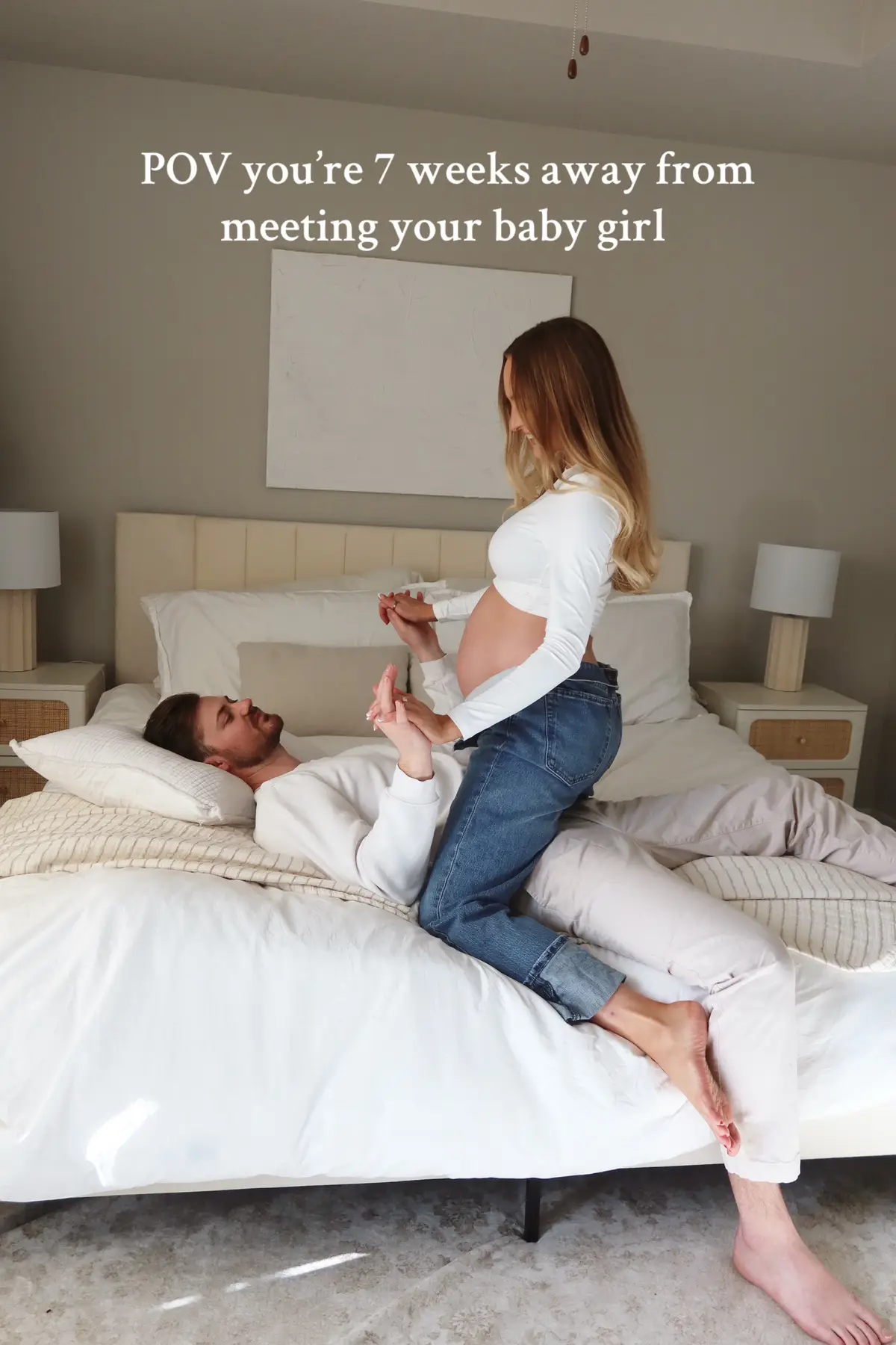 Maternity photos, at home maternity photos, pregnancy photoshoot #maternityphotoshoot #maternityphotography #33weekspregnant 