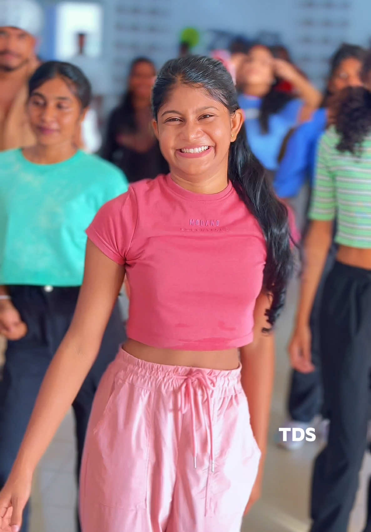 හිනාවෙලා ඉන්න ඕනෙ😁#teevdanceschool class details-0759723223#teevofficial #dance #TDS #viralvideo 