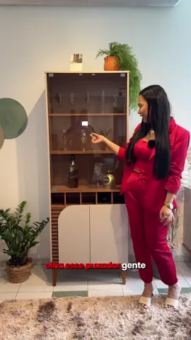 Cristaleira Jurerê pra ajudar a patroa a organizar a sua sala de estar ou sua copa, venha conferir essa sofisticação e aproveitar pra economizar com o Zera Tudo. #fy#foryou #vaiprofy #viral #moveis #riodejaneiro #sonhodosmoveis