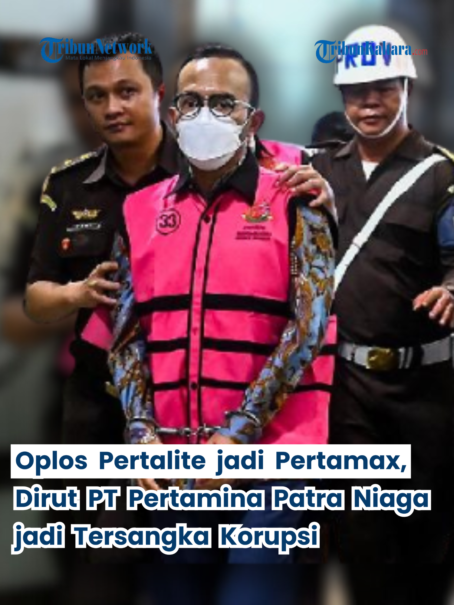 Oplos Pertalite jadi Pertamax, Dirut PT Pertamina Patra Niaga jadi Tersangka Korupsi: Kerugian Negara Mencapai 193T Kejagung mengungkap kasus dugaan korupsi tata kelola minyak mentah dan produk kilang PT Pertamina, sub holding dan kontraktor kontrak kerja sama (KKKS) tahun 2018 sampai dengan 2023. Kerugian negara akibat kasus ini diperkirakan mencapai Rp 193,7 triliun. Dalam perkara ini, Kejagung menetapkan tujuh orang tersangka, salah satunya yakni Direktur Utama PT Pertamina Patra Niaga Riva Siahaan (RS).  Melansir keterangan Kejagung, PT Pertamina Patra Niaga diduga membeli Pertalite untuk kemudian “diblending” menjadi Pertamax. Namun, pada saat pembelian, Pertalite tersebut dibeli dengan harga Pertamax. #Oplos #Pertalite #Pertamax #DirutPertaminaPatraNiaga #RivaSiahaan #PTPertaminaPatraNiaga #Tersangka #Korupsi #Tipikor #Kejagung #PTPertamina