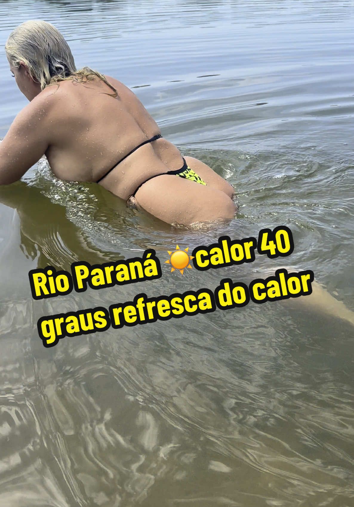 Um dia maravilhoso de sol ☀️ No Rio Paraná águas claras Santa Fe do Sul interior de São Paulo calor de 40 graus ☀️☀️☀️