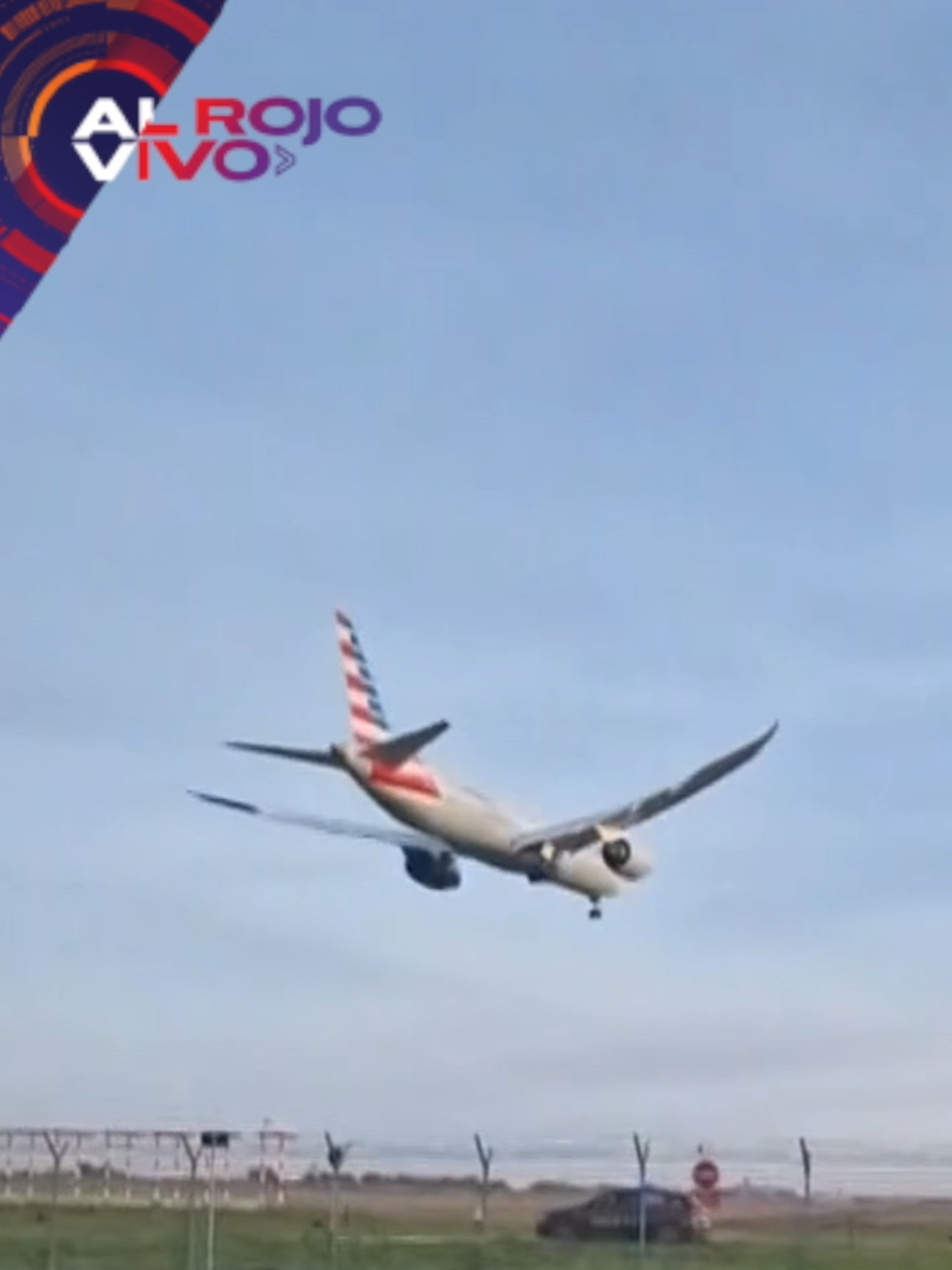 Según reveló una fuente de la cadena hermana NBC, un vuelo de American Airlines que viaja de Nueva York a Nueva Delhi, se desvió a Roma, Italia, por una supuesta amenaza de bomba. #avion #accidente #vuelo #terror #paratii