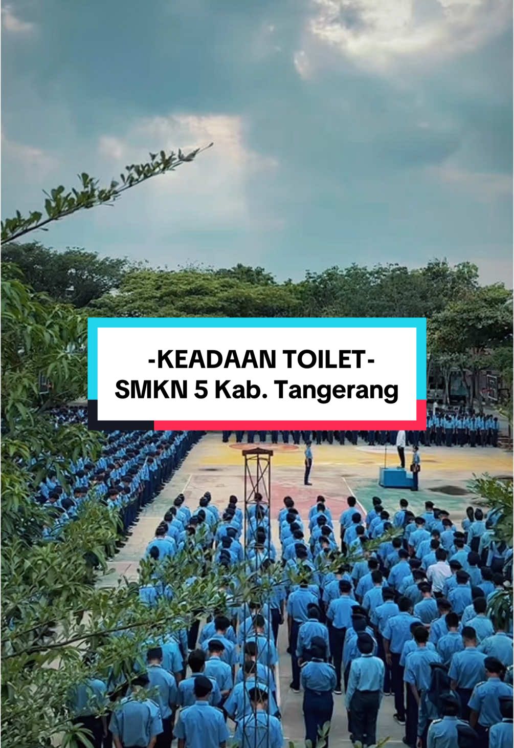 “Transformasi sekolah dimulai dari kebersihan toiletnya” Saat ini, SMKN 5 Kabupaten Tangerang telah memiliki 8 unit toilet representatif untuk peserta didik putri, dan 6 unit toilet representatif untuk peserta didik putra. Kondisi ini merupakan kondisi yang belum dapat dikatakan ideal jika merujuk kepada aturan rasio toilet ideal di lingkungan sekolah. Kami masih membutuhkan sedikitnya 18 unit toilet putri dan 20 unit toilet putra untuk memenuhi rasio ideal kebutuhan toilet bagi peserta didik di sebuah satuan pendidikan. Bagi Guru dan Staf TU/Pegawai, rasio ideal toilet alhamdulillah sudah terpenuhi. Kami telah memiliki 3 unit toilet putra dan juga 3 unit toilet putri. Semoga, dengan segenap upaya dan ikhtiar, SMKN 5 Kabupaten Tangerang dapat segera memenuhi rasio ideal toilet bagi peserta didiknya, guna menciptakan lingkungan sekolah yang sehat dan nyaman. Aamiin. ============= +Video Laporan Kondisi Toilet di SMKN 5 Kabupaten Tangerang+ Footage & Edit : @faisalhabib98  Narasi : @romanszio  Voice Over : @cindyrhyuuu_ #smkbisa #smkhebat #smkbisahebat #vokasikuat #smkn5kabtangerang #sarpras #sarprassmk 
