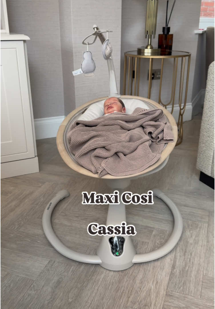 MAXI COSI CASSIA  The swing that moves just like you do 👶🏼 ✨Suitable from birth to approx 9 months  ✨12 built in sounds  ✨5 speeds  ✨360 Rotation  #pregnant #family #baby #newborn #maxicosi #maxicosicassia #trendy #babyswing #bouncer 