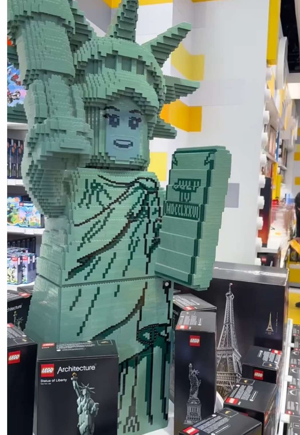 محل ليغو في نيويورك Lego store New  لا تفوتكم عروض نمشي كود نمشي: ADT73  #نيويورك #lego #legotiktok #اكسبلور #السعودية #الشعب_الصيني_ماله_حل😂😂 #مبتعثين_امريكا #الشعب_الصيني_ماله_حل😂😂 #newyork 