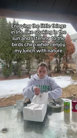 Spring is near I can feel it 😩 #whatieatinaday #eating #sun #spring #bird 