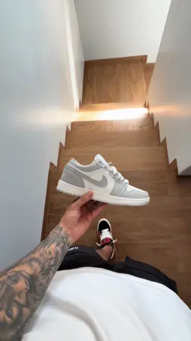 AIR JORDAN 1 LOW GREY #nike#nikes#nikejordan#jordan1 #jordan#nikesneakers #sneakers #fy#f #jordancinza#jordan1low 