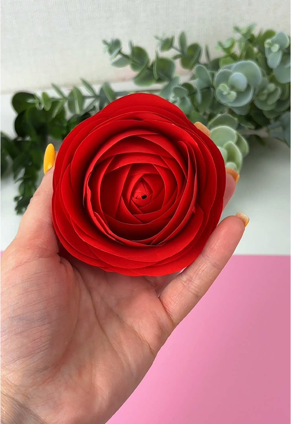 Wow! Beautiful and Easy Craft Ideas! ❤️✨ DIY Paper Roses & Flowers! #easycraft #diygifts #handmade #giftideas #valentinesgift #birthdaygift #crafttutorial #fyp Materials:  • Toilet paper roll  • Cardboard  • Glue  • Scissors