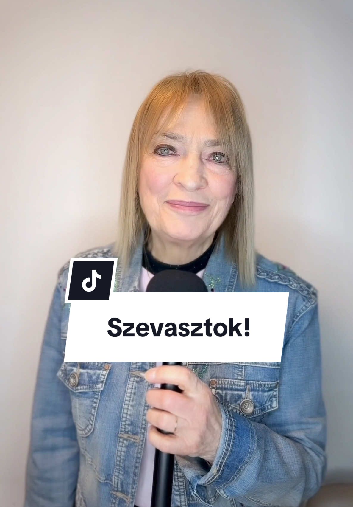 Hatalmas szeretettel üdvözlök mindenkit itt TikTokon! 😍🙏❤️ #kovacskatihivatalos #kovacskati #kimittud #60evszinejava #kovacskatimvmdome #mvmdome #hallgassmagyart #hallgasshazait #magyarzene #magyarretro #retro 