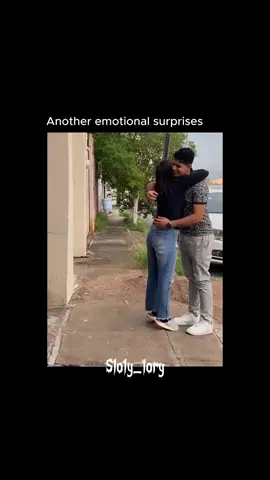 #surprise#surprisereunion#familyreunion#wholesome #trendingvideo #foryour #fyp #heartwarmingmoments #emotionalmoments #viralvideos