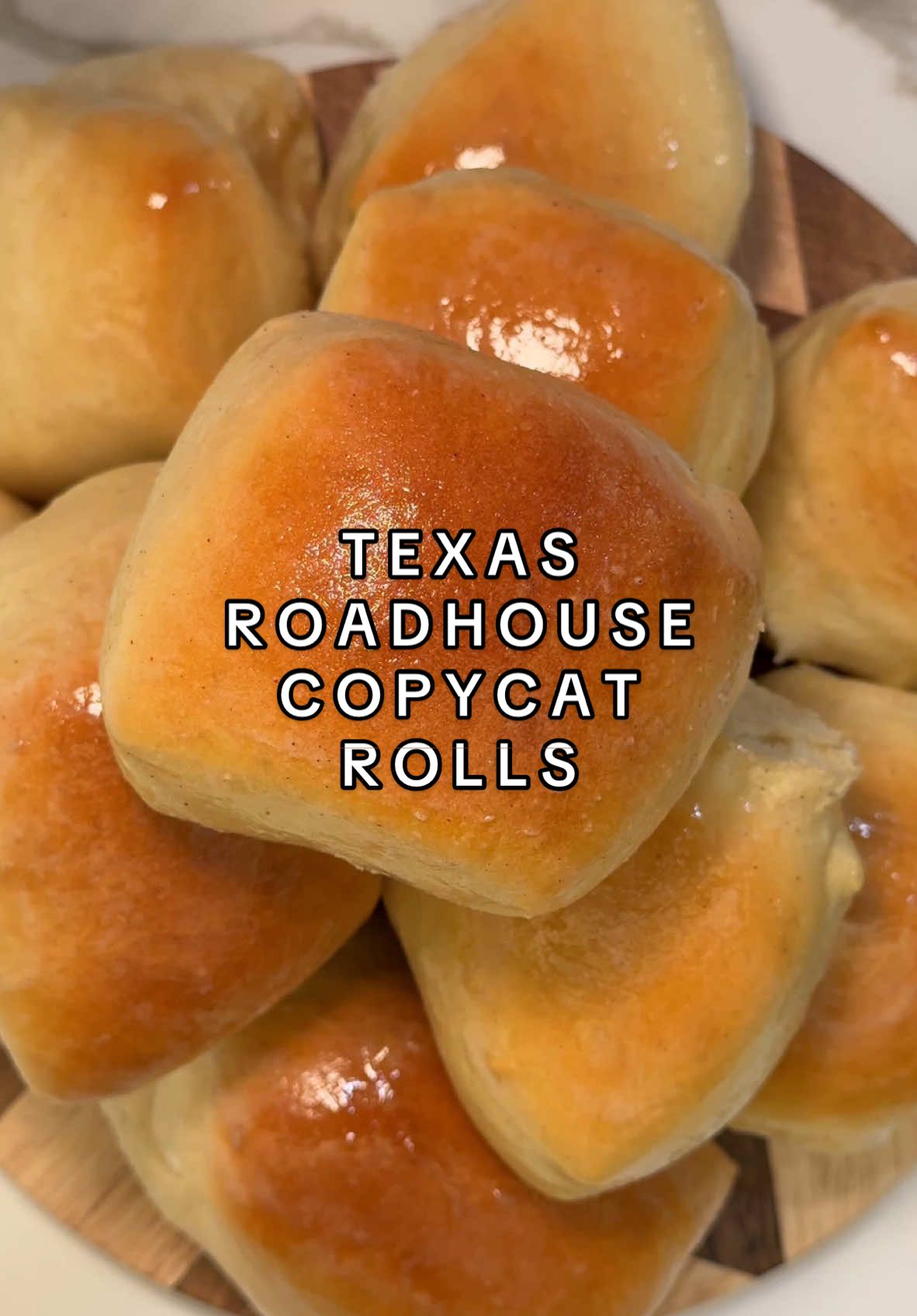 Replying to @.chlo.jo so I ended up just doing rolls but omg these are so good 😩 #texasroadhouserolls #texasroadhousebutter #breadmachine #breadmachinerecipes #breadmaking #makebreadwithme #EasyRecipe #kitcheninthebox 