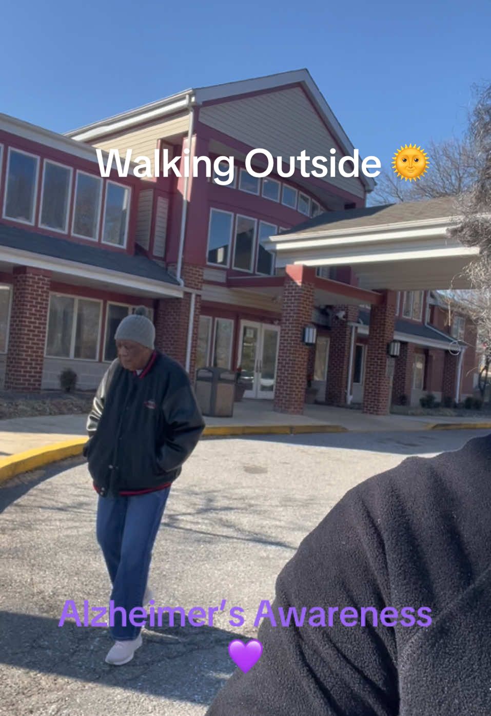 #alzheimers #alzheimersawareness #livingwithalzheimers #caregiver #caregiverlife #ilovemymom #alzheimerssucks💜 #keepingactive #keepingmommobile 