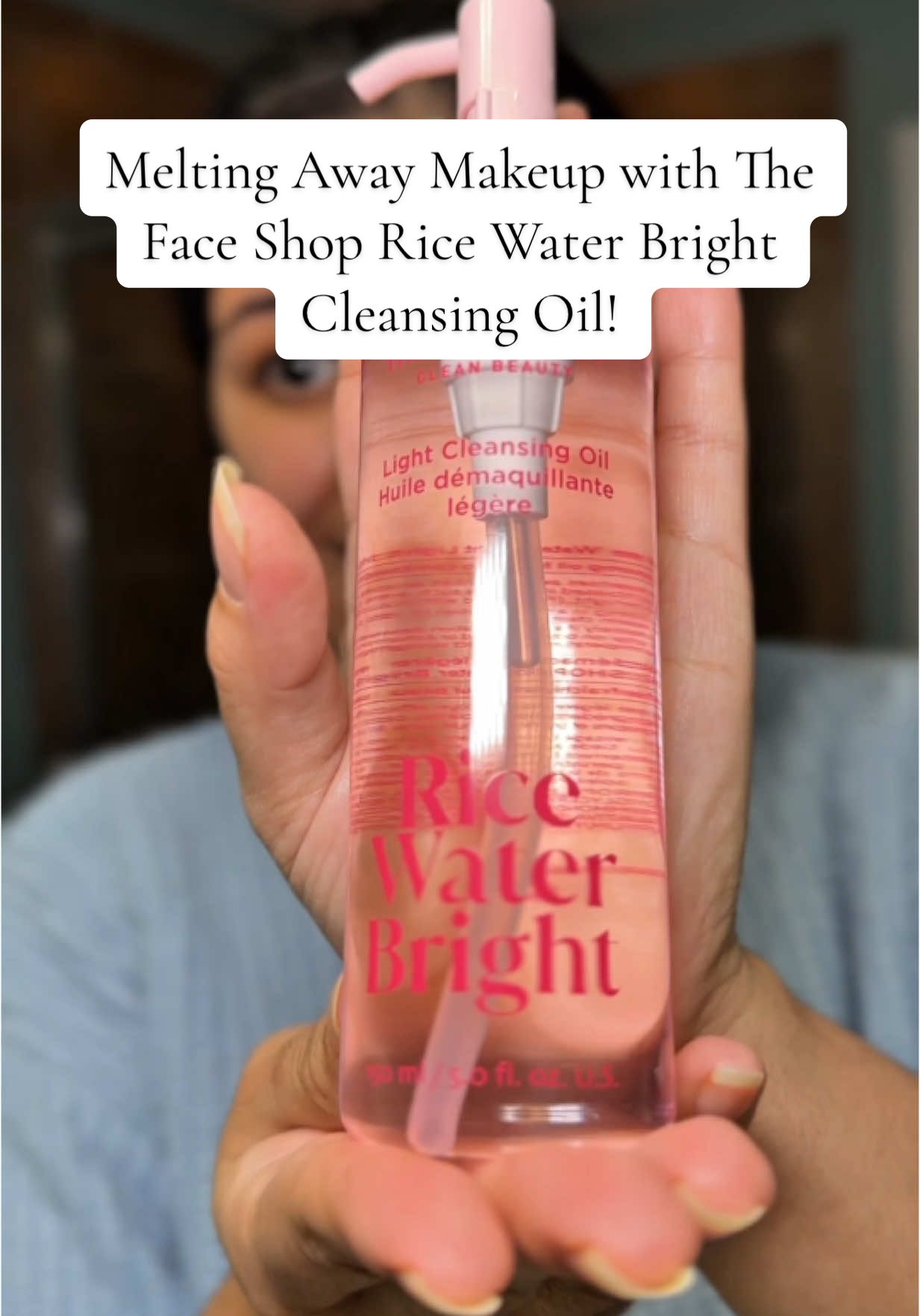 Melt away makeup and impurities in seconds! ✨ The Face Shop Rice Water Bright Cleansing Oil breaks down even waterproof makeup while leaving my skin soft, hydrated, and refreshed. No greasy residue—just clean, glowing skin! 💦 Who else swears by an oil cleanser? 💕 @thefaceshop #gifted #koreanskincare #cleansingoil #glowingskin #skincareessential #hydratedskin #kbeautylove #doublecleansing #effortlessbeauty #ricewaterbright