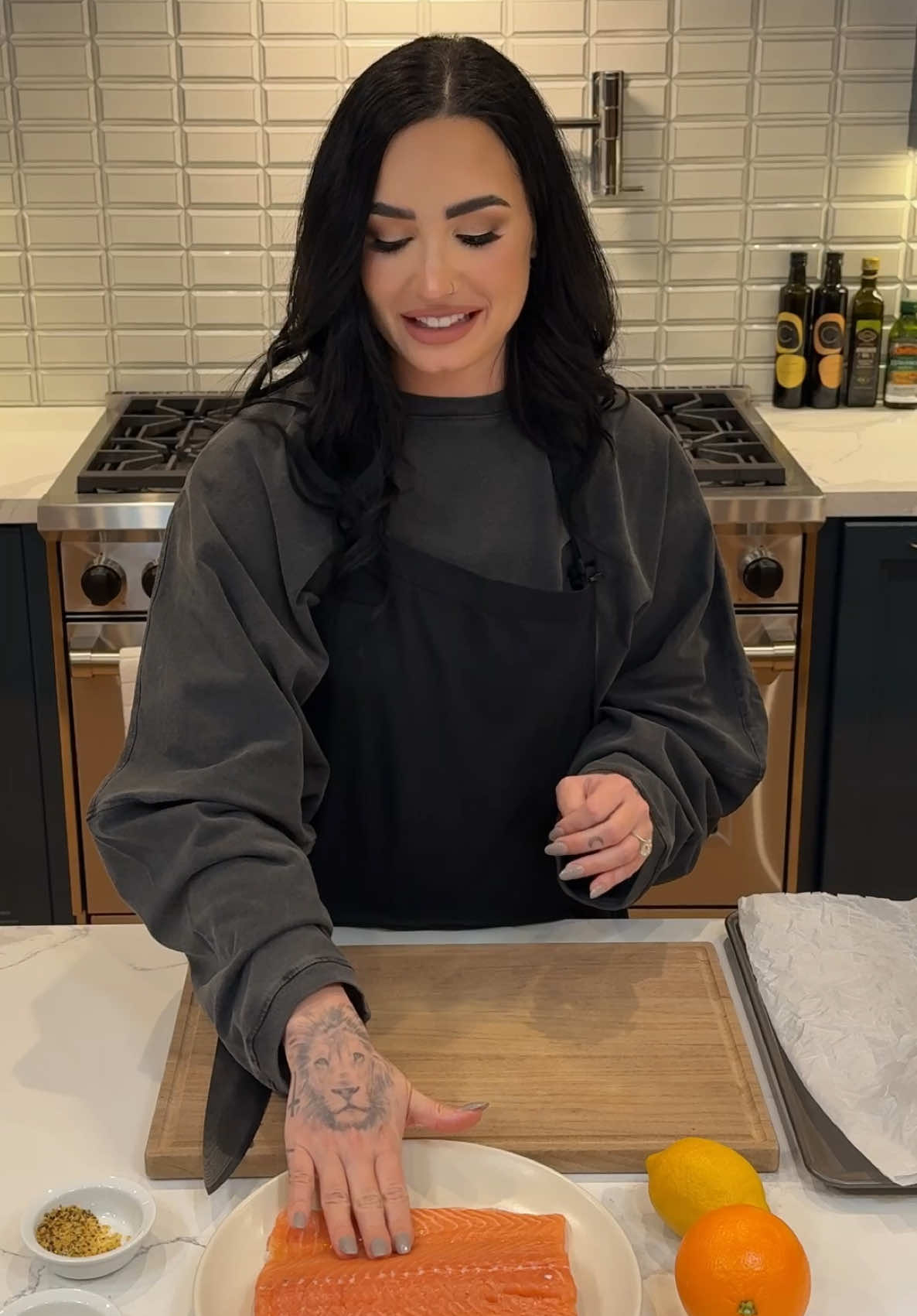 For a long time, being in the kitchen felt really intimidating—sometimes it still does. But cooking and sharing these videos have been a huge part of my recovery journey. Salmon was once just another ‘diet food’ to me, but now, I see it as something nourishing and enjoyable. This Baked Citrus Salmon is a delicious reminder for myself that nourishment should never come with guilt. ✨Cooking with Demi✨ is proud to support Eating Disorder Awareness Week—because cooking is an act of self love and self care we all deserve. 💙 #EDAW #EatingDisorderAwareness  Ingredients: 1lb skinless salmon fillet 1 lemon, very thinly sliced 1/2 orange, very thinly sliced Drizzle of extra virgin olive oil 1 tsp lemon pepper 1/4 teaspoon garlic powder Salt, to taste Spinach  Lemon juice, to taste