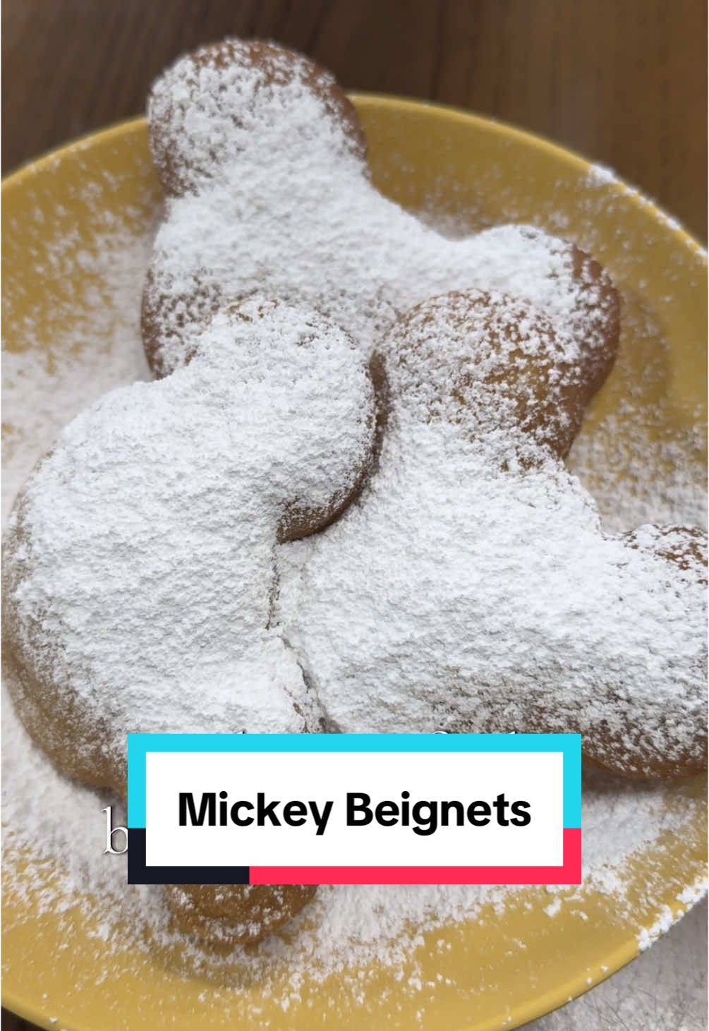 Where to find BEIGNETS at Disneyland & Disney World!  📍 Disneyland: ✨ Mint Julep Bar (New Orleans Square) ✨ Tiana’s Palace (New Orleans Square) 📍 Walt Disney World: ✨ Scat Cat’s Club - Café (Disney’s Port Orleans French Quarter Resort) These fluffy bites of heaven are a must-try! Did I miss your favorite spot? Let me know! 👇 #DisneyEats #BeignetHunt #DisneyFoodie #creatorsearchinsights 